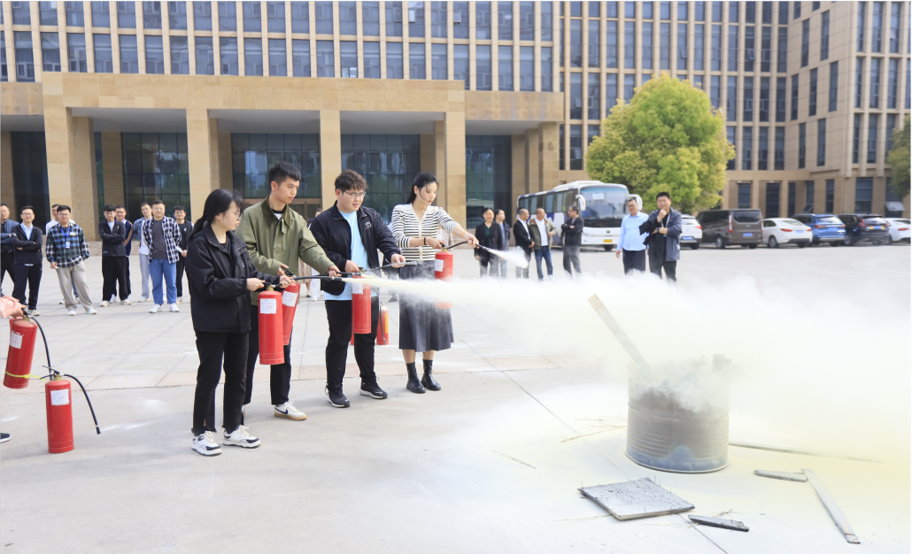 增強(qiáng)消防意識，筑牢安全底線丨花花牛乳業(yè)集團(tuán)組織消防應(yīng)急演練