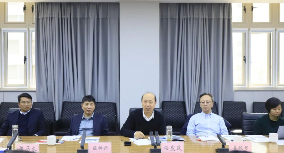 花花牛乳業(yè)集團(tuán)黨委書記、董事長唐洪峰一行赴中原食品實(shí)驗(yàn)室同中國工程院院士、中原食品實(shí)驗(yàn)室主任任發(fā)政座談交流