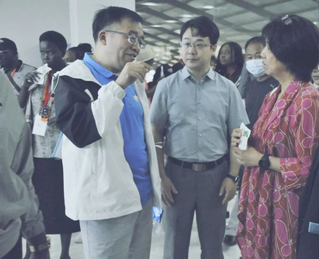 北京大學南南合作與發(fā)展學院教授、全球伙伴關系主任周詠梅一行蒞臨花花牛平輿瑞亞牧業(yè)參觀調研