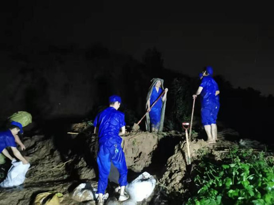 微光匯聚、風雨同舟，我們一起扛！