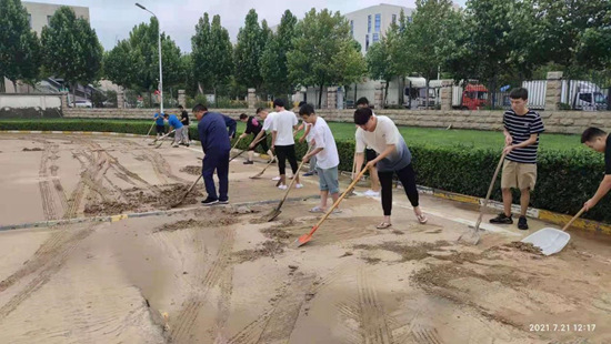 微光匯聚、風雨同舟，我們一起扛！