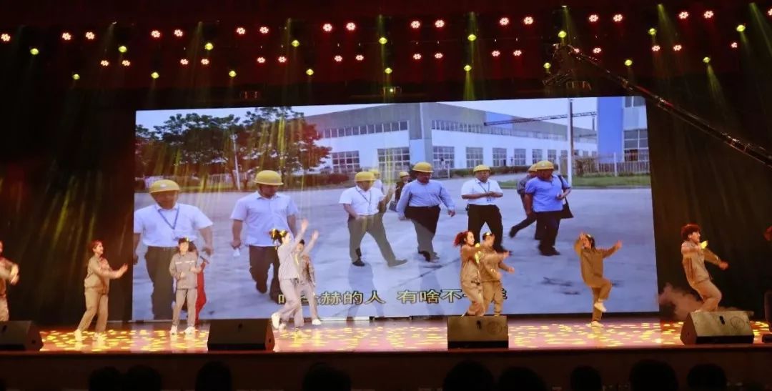 “贏在2019”，花花牛乳業(yè)集團(tuán)2019年新春晚會(huì)盛大開(kāi)幕