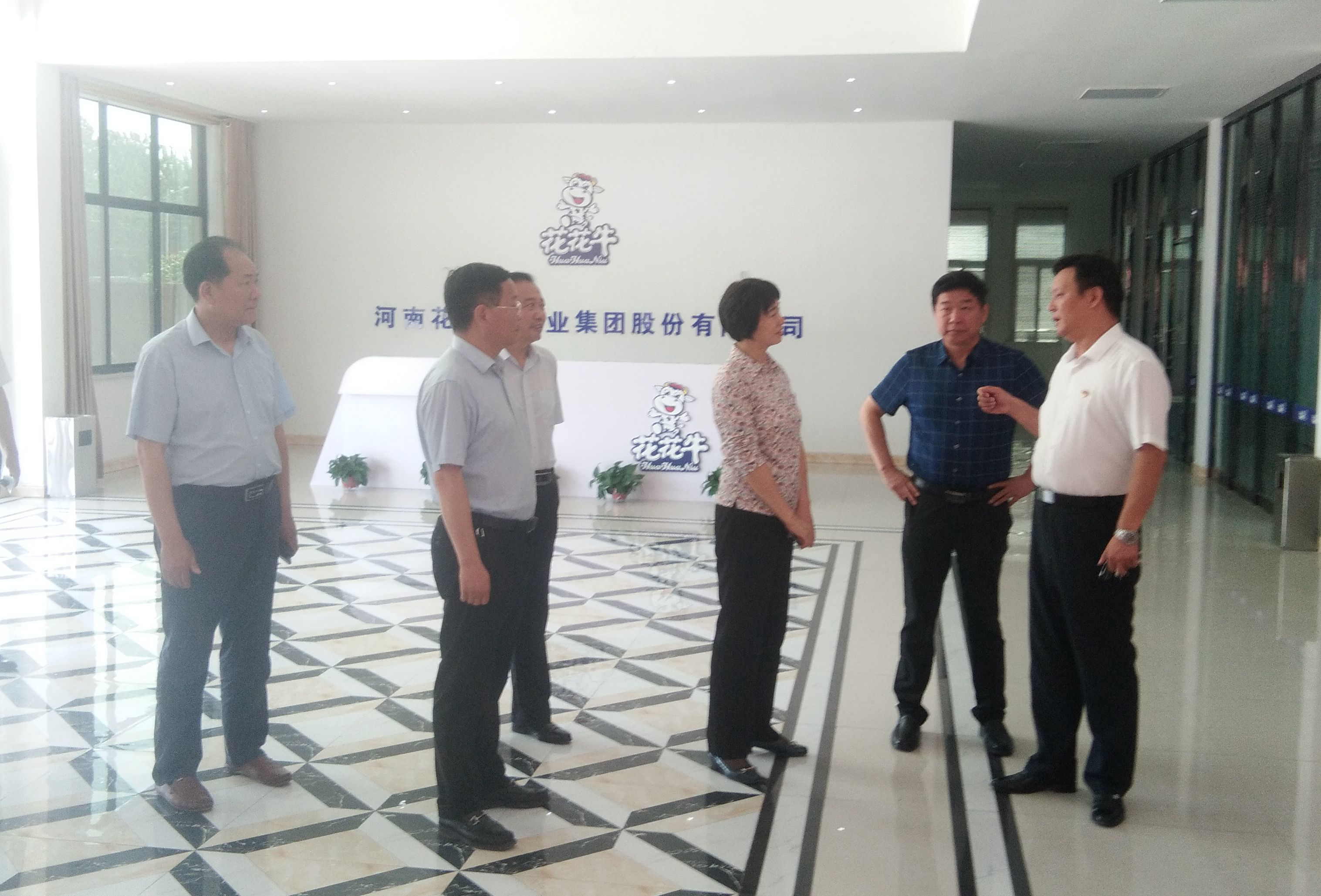 駐馬店市委常委、統(tǒng)戰(zhàn)部長(zhǎng)姚新文 蒞臨花花牛乳業(yè)集團(tuán)總部調(diào)研