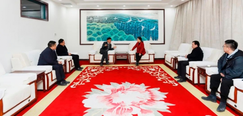 發(fā)揮產(chǎn)業(yè)優(yōu)勢 助力鄉(xiāng)村振興 | 民權(quán)縣委副書記、縣長王靜嫻會見關(guān)曉彥董事長一行
