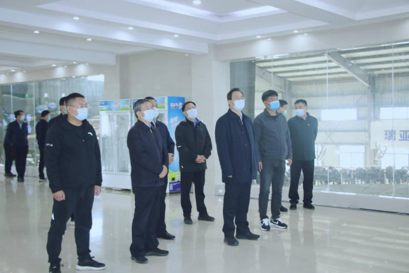 河南省人大常委會黨組書記、副主任孔昌生蒞臨花花牛魯山瑞亞牧場參觀調(diào)研