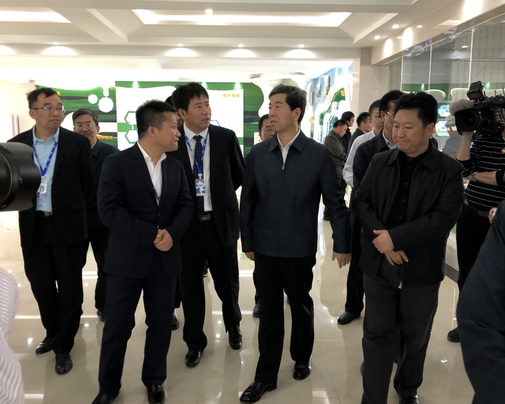 河南省委副書記、省長陳潤兒一行蒞臨 花花牛集團魯山瑞亞牧業(yè)有限公司視察調(diào)研