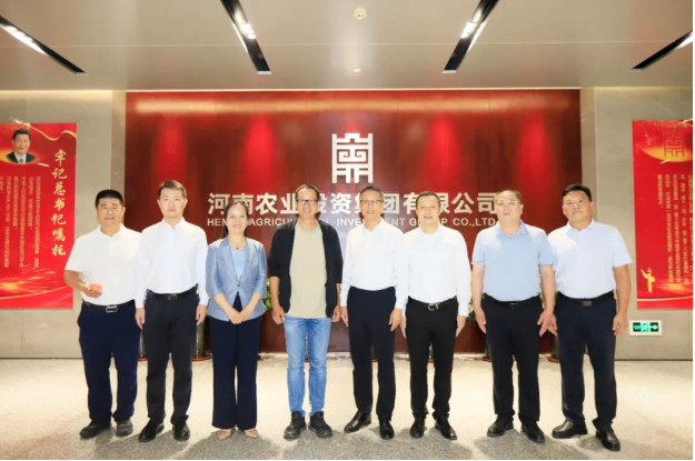 東方甄選俞敏洪先生到訪河南農(nóng)投集團，品嘗花花牛產(chǎn)品并給予高度評價